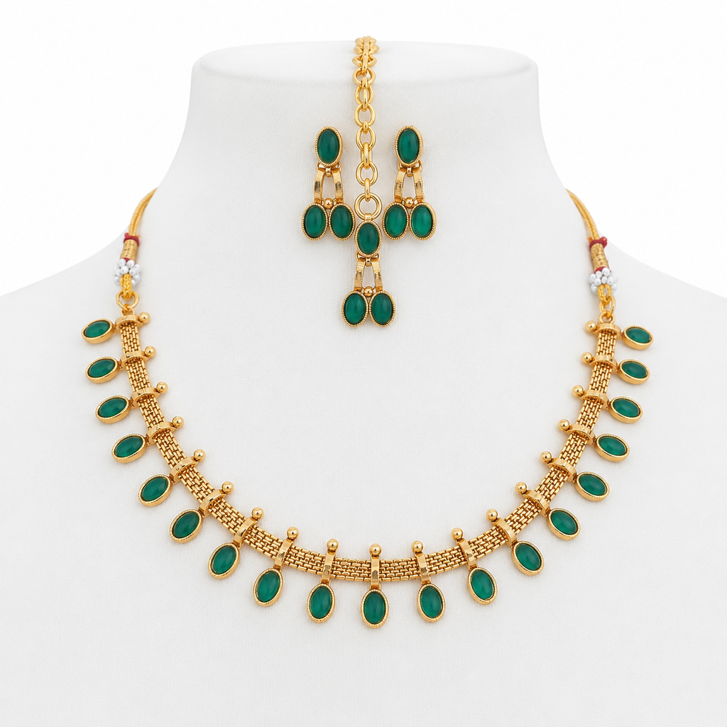 Traditional Gold Necklace Set, Indian Wedding Jewellery, Pakistani Jewellery, Bridal Necklace Set, Maang Tikka Set, Green Stone Jewellery, Gold Plated Jewellery, Bridal Accessories, Wedding Jewellery, Ethnic Jewellery, Festive Jewellery, Traditional Jewellery Set, Women's Jewellery Gift.