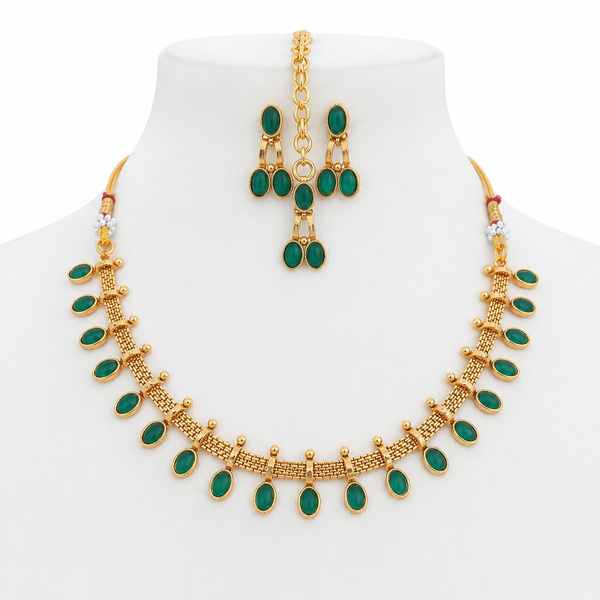 Traditional Gold Necklace Set, Indian Wedding Jewellery, Pakistani Jewellery, Bridal Necklace Set, Maang Tikka Set, Green Stone Jewellery, Gold Plated Jewellery, Bridal Accessories, Wedding Jewellery, Ethnic Jewellery, Festive Jewellery, Traditional Jewellery Set, Women's Jewellery Gift.